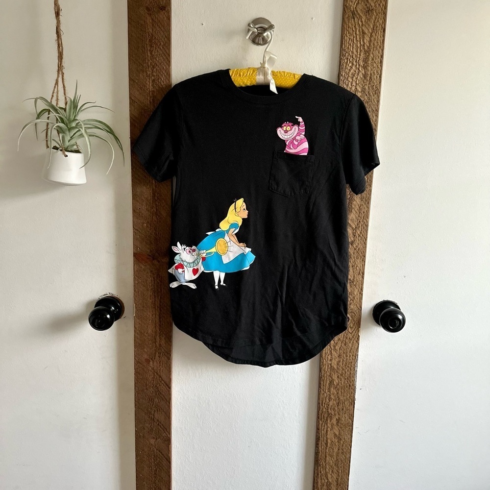 Alice in Wonderland Graphic Tee juniors Medium